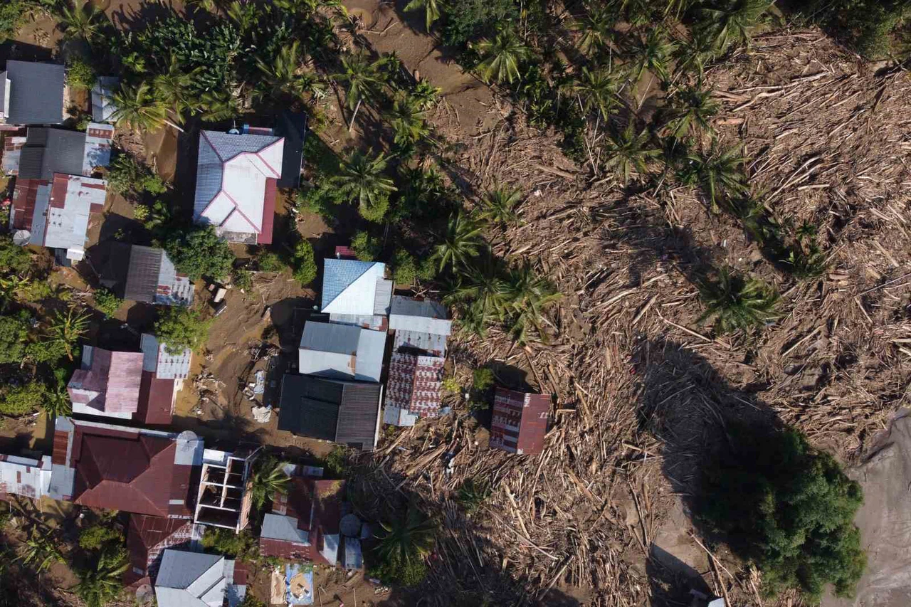 Güney Asya’daki sel ve toprak kaymalarında can kaybı bin 149’a yükseldi