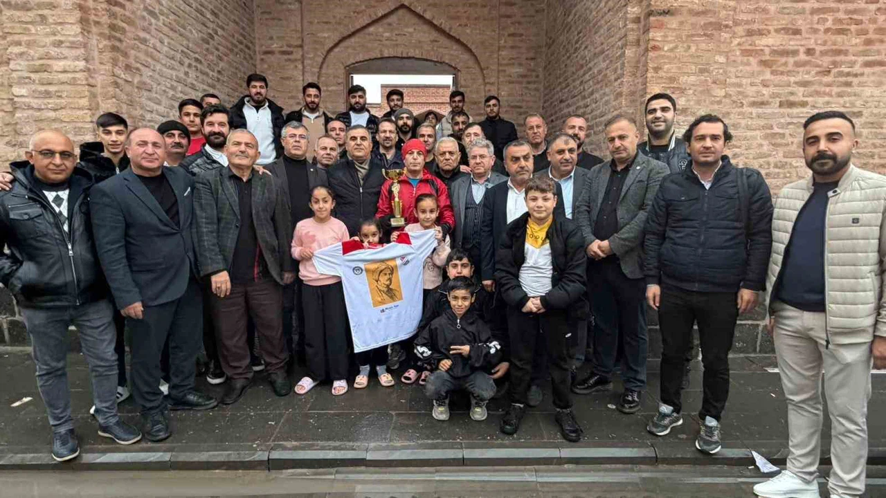 "Melaye Ciziri" anısına 51 kilometre koştu