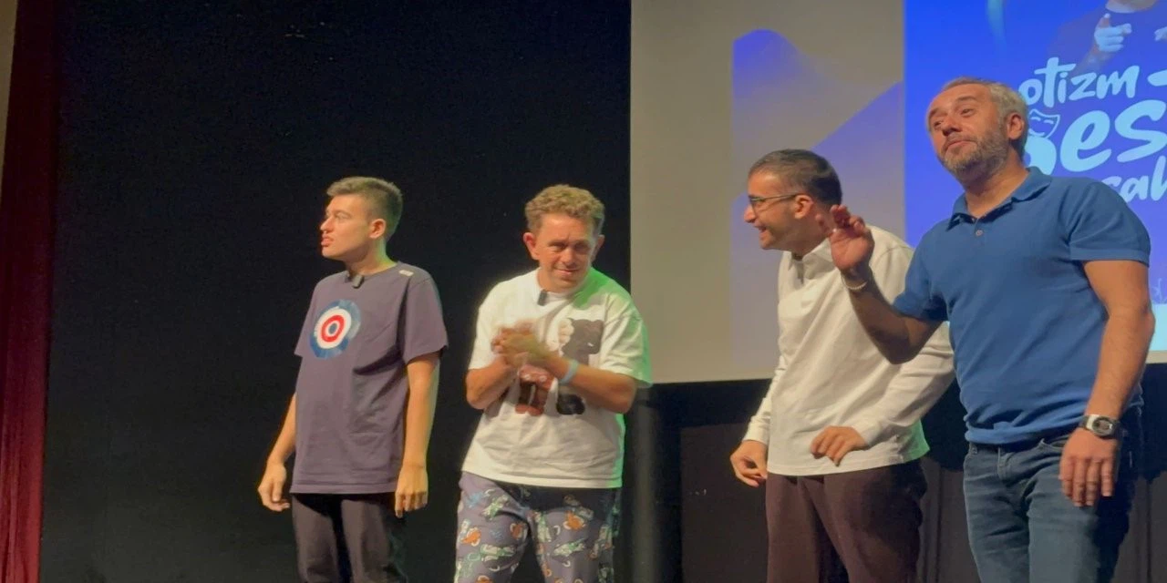 Otizmli bireylerin sahne performansı ayakta alkışlandı