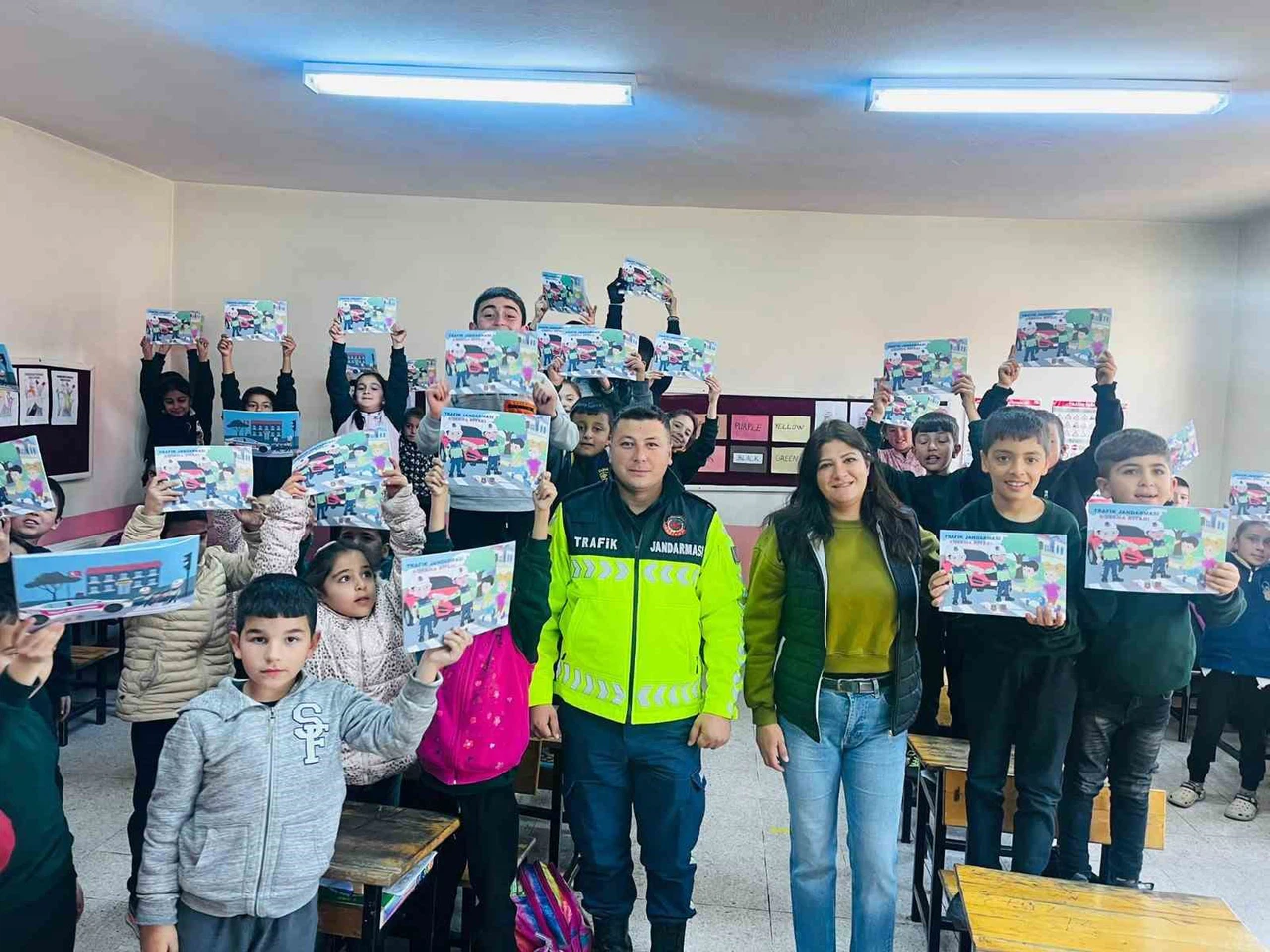 Pozantı’da ilkokul öğrencilerine trafik eğitimi