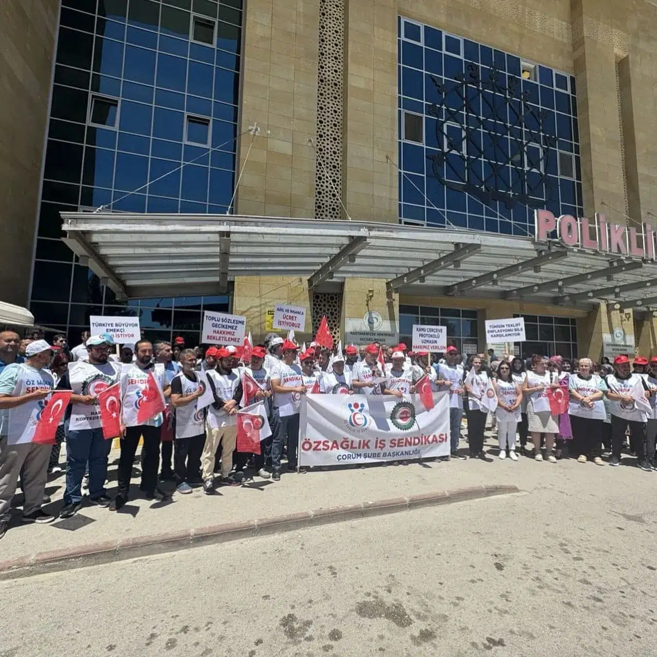 Sağlık İşçilerinden Zam Teklifine Protesto
