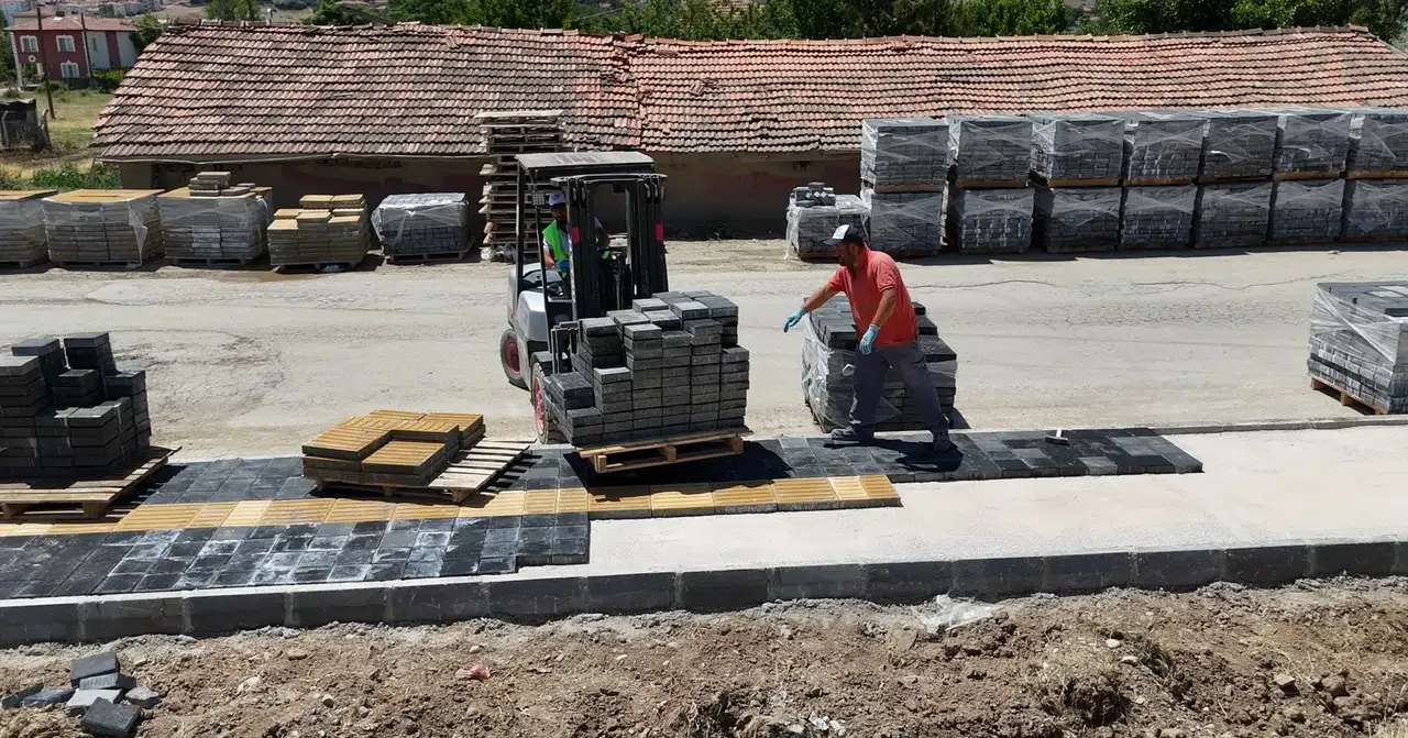 TOKİ Bölgesinde Yol Yenileme Çalışmaları Sürüyor