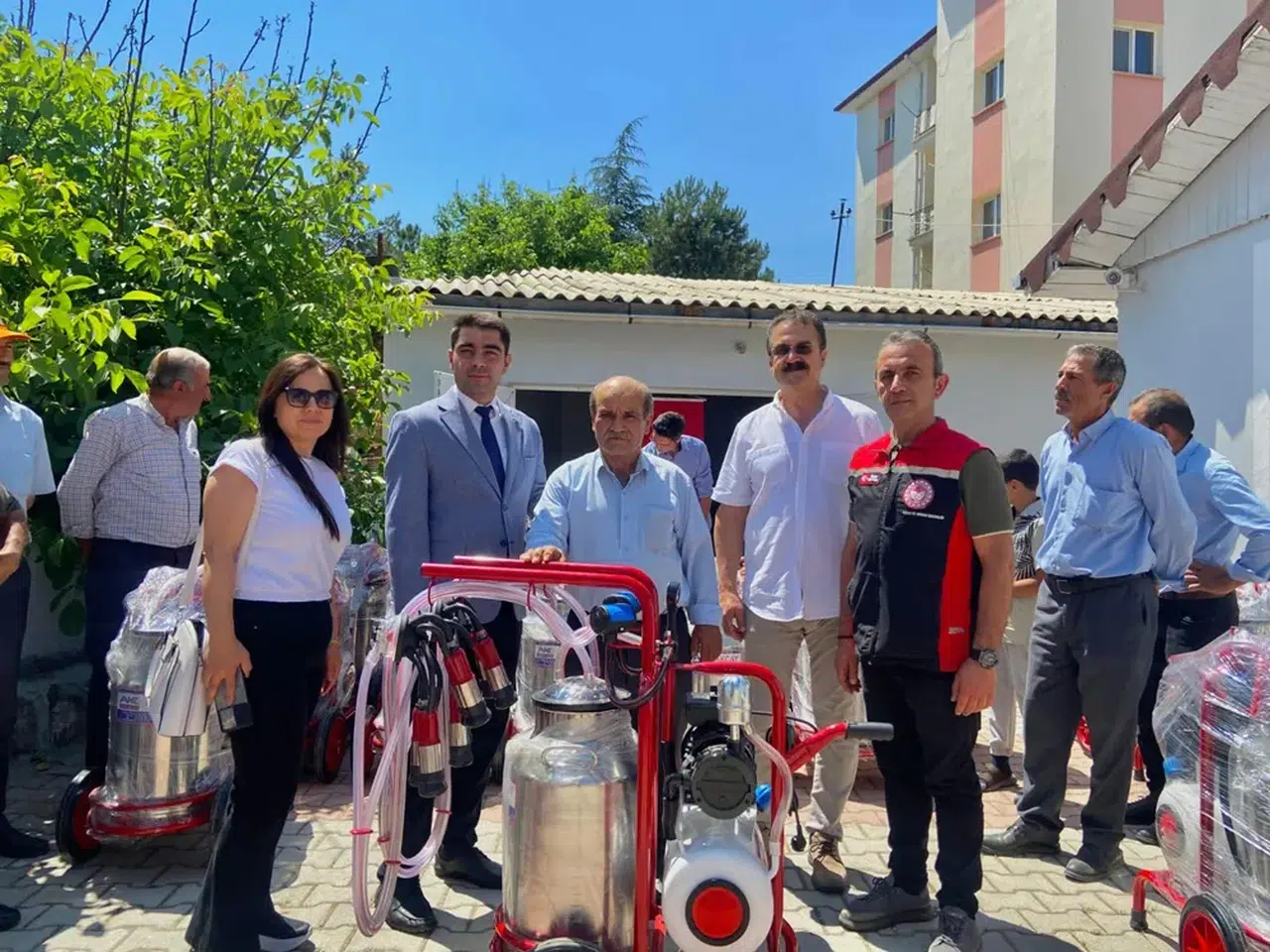 Yetiştiricilere Hibe Destekli Ürünler Dağıtıldı