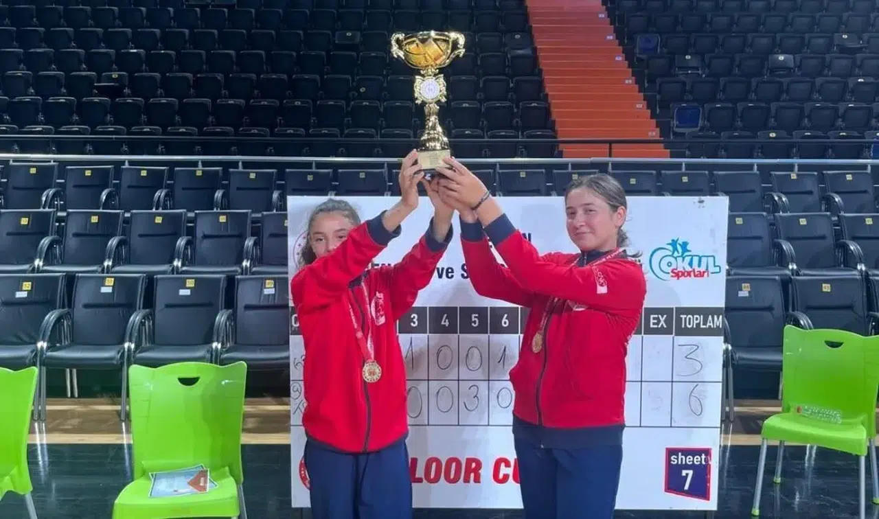 Türkiye Şampiyonu olan Küçükler Kız Floor Curling takımı belediyeyi ziyaret etti