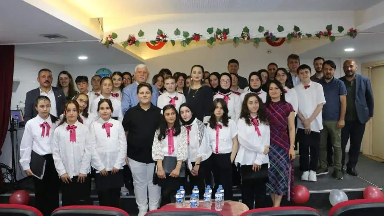 Of'ta öğrenciler Türk Sanat Müziği konseri verdi