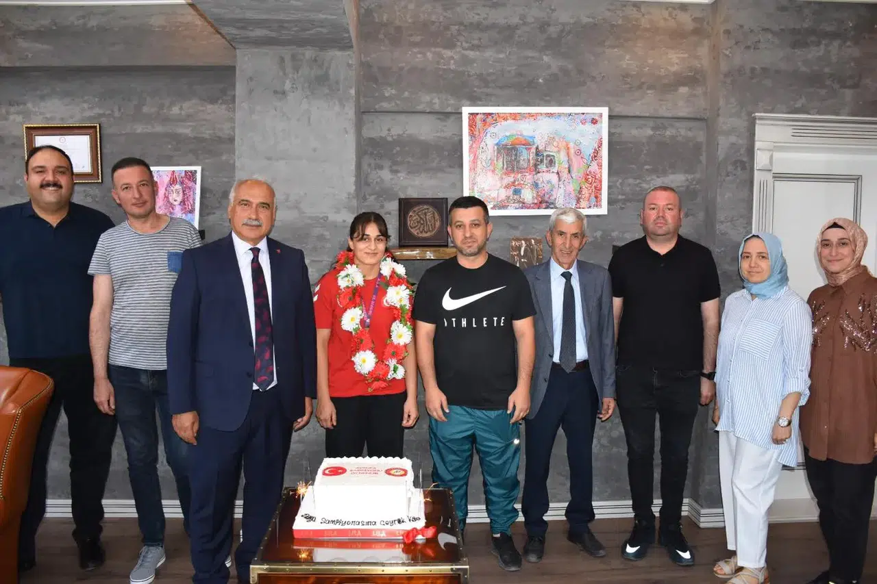 Özdenur, Gözünü Dünya Şampiyonluğuna Dikti