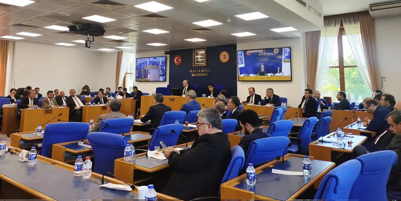 Kaya’nın İmzasını Taşıyor, Komisyondan Geçti