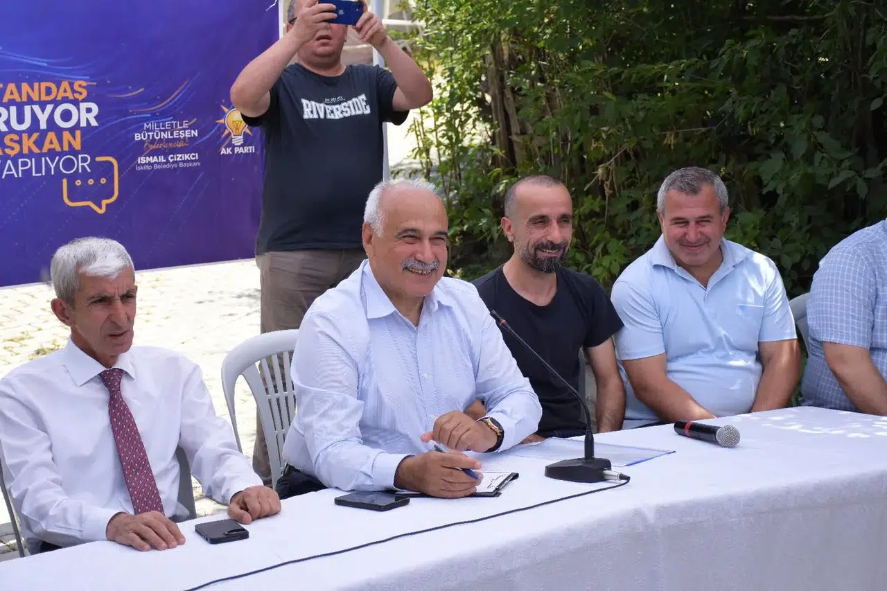 Hem Anlattı Hem Dinledi