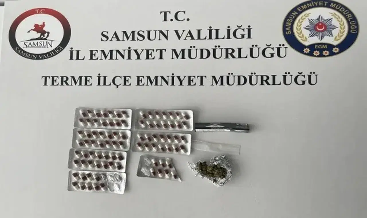Samsun'da bir kişinin aracında ve üzerinde uyuşturucu bulundu