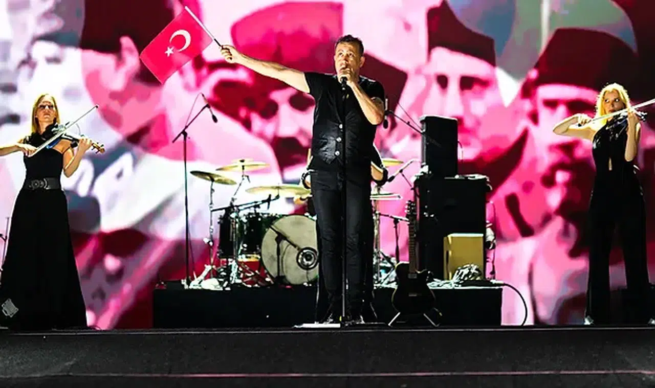 Şarkıcı Haluk Levent, Samsun'da konser verdi