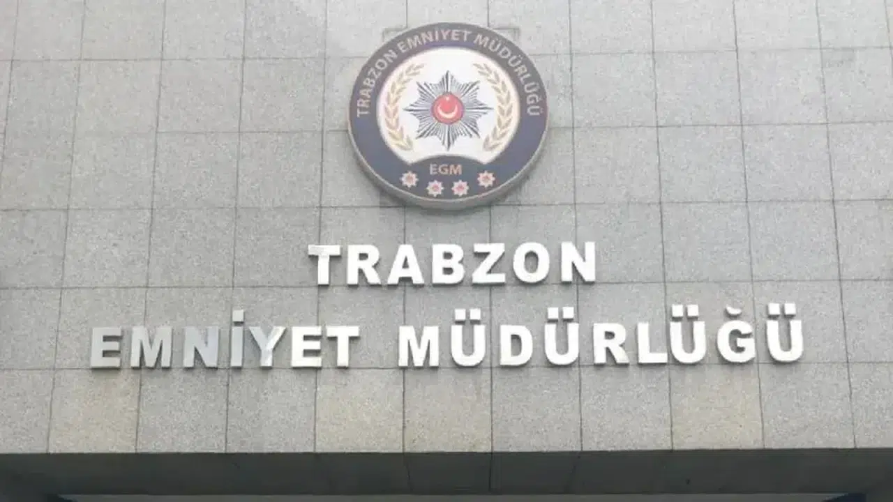 Trabzon'da terfi eden 40 emniyet mensubuna rütbeleri törenle takıldı