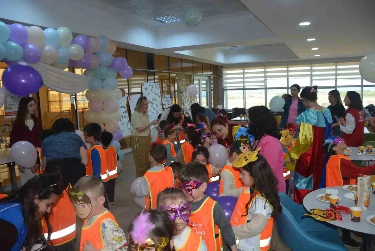 Sinop'ta hayata geçirilen projeyle öğrencilere halk oyunları öğretiliyor