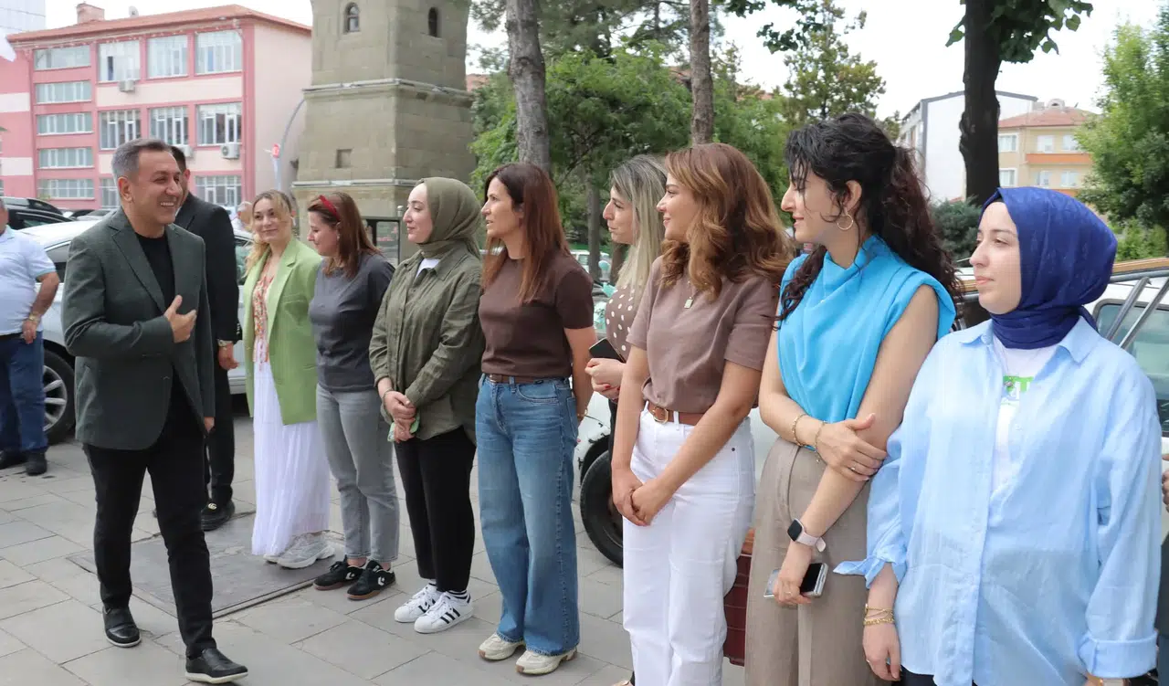 Dere, Görevine Başladı