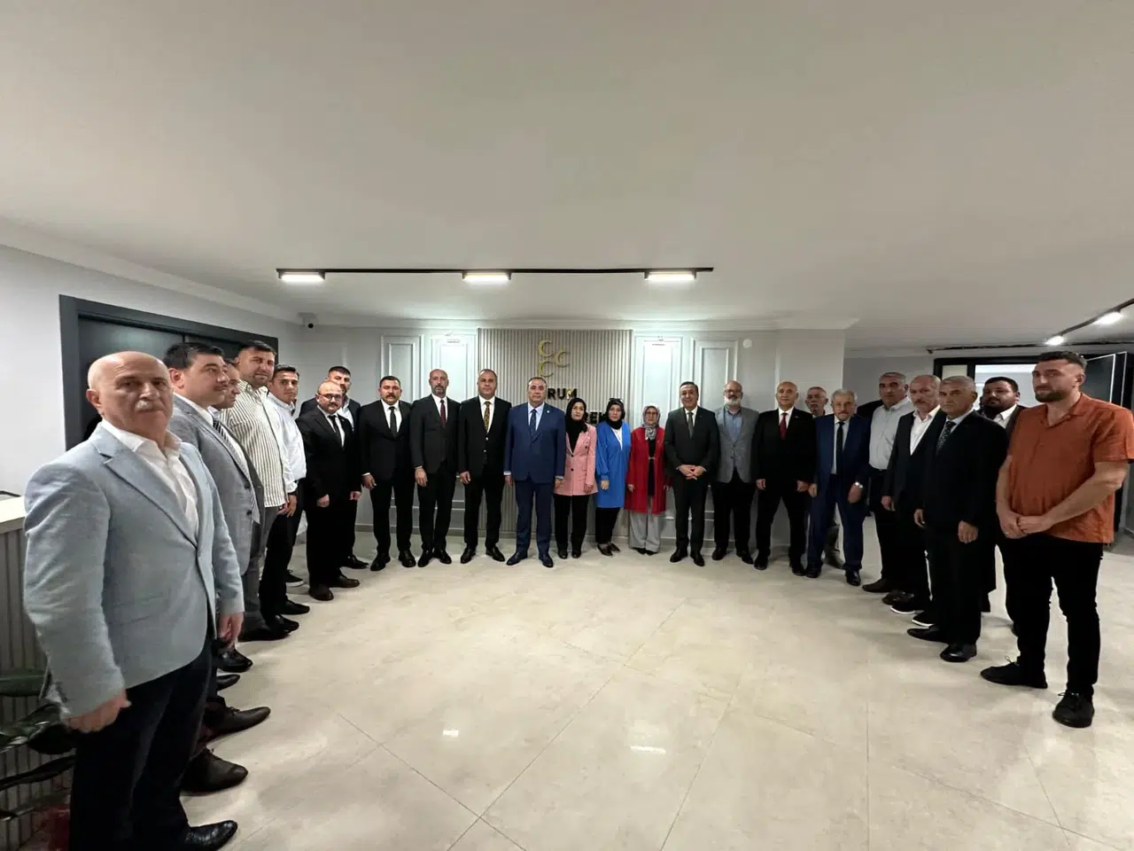 Dere, Yeni İl Binasını Ziyaret Etti