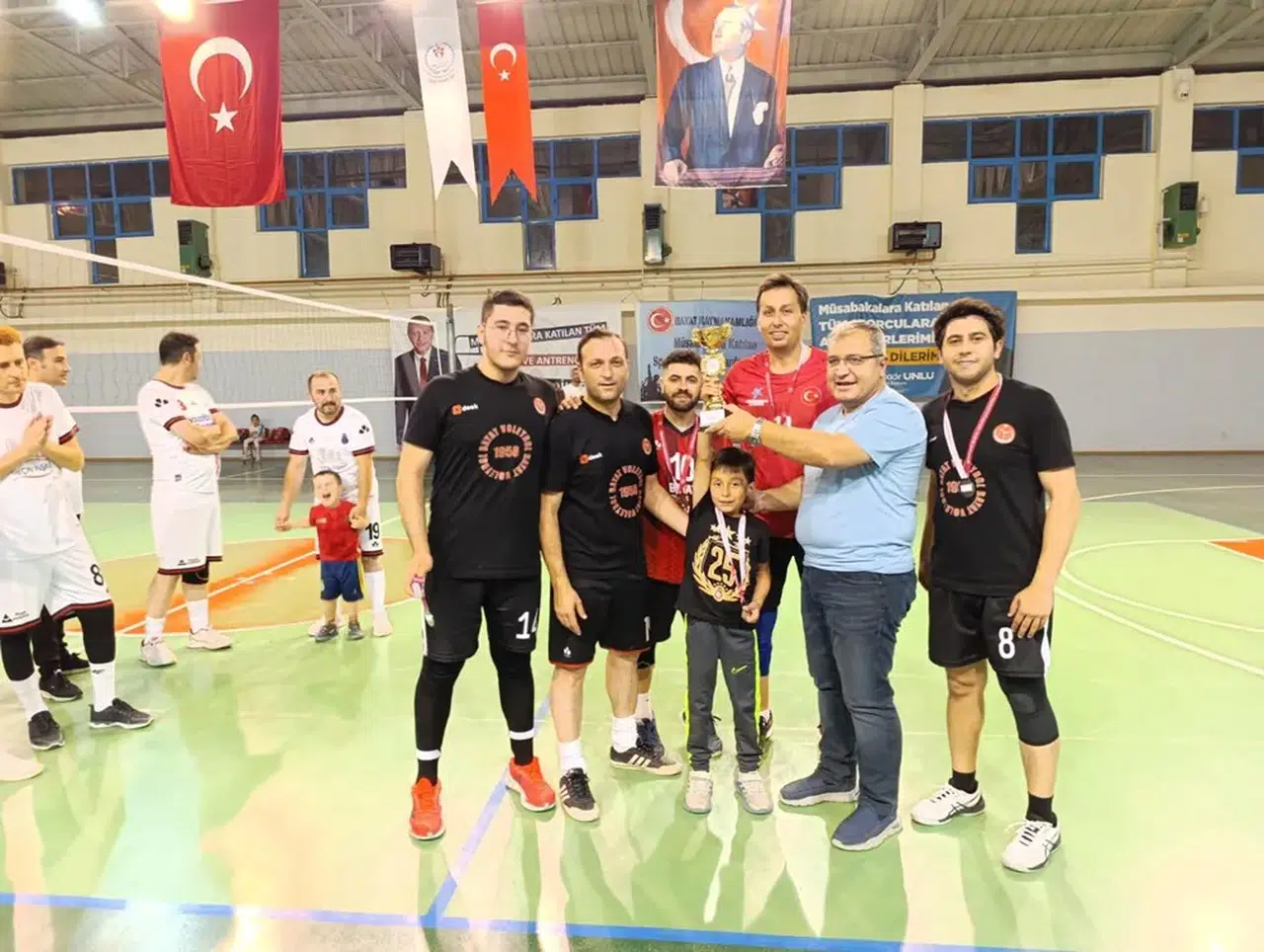 Voleybol Turnuvasının Şampiyonu Bayat Belediyesi Oldu