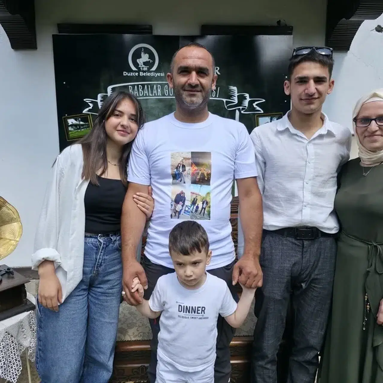 Düzce'de ilkokul öğrencilerinin çevre temizliği duyarlılığı güvenlik kamerasında