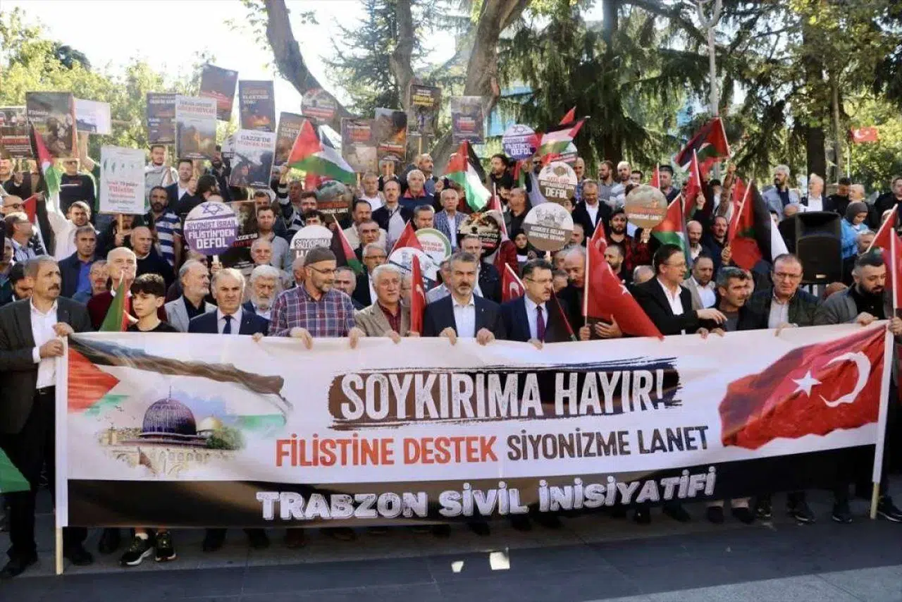 Trabzon'da Filistin İçin Destek Gösterisi Gerçekleştirildi