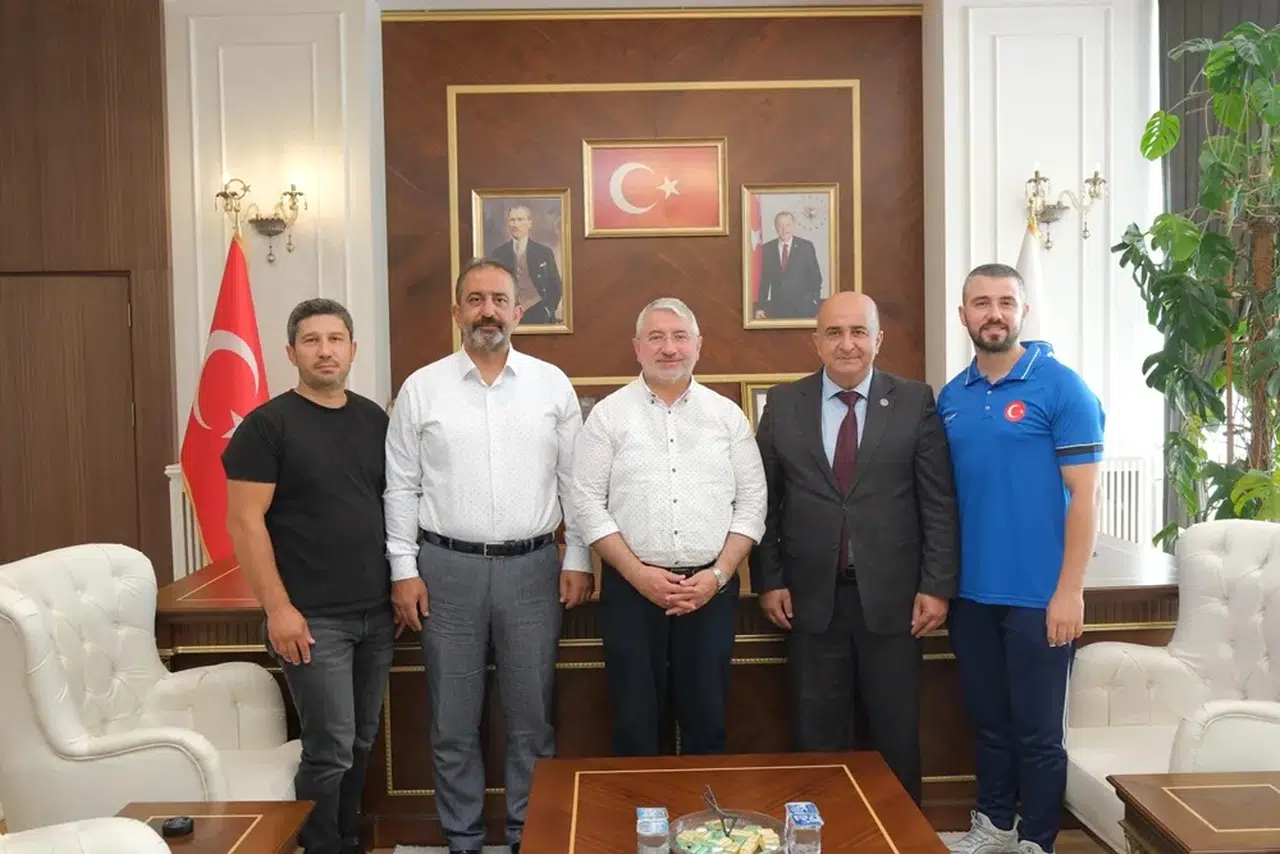 Karate Federasyonu Başkanı Taşdemir, Belediyeyi Ziyaret Etti