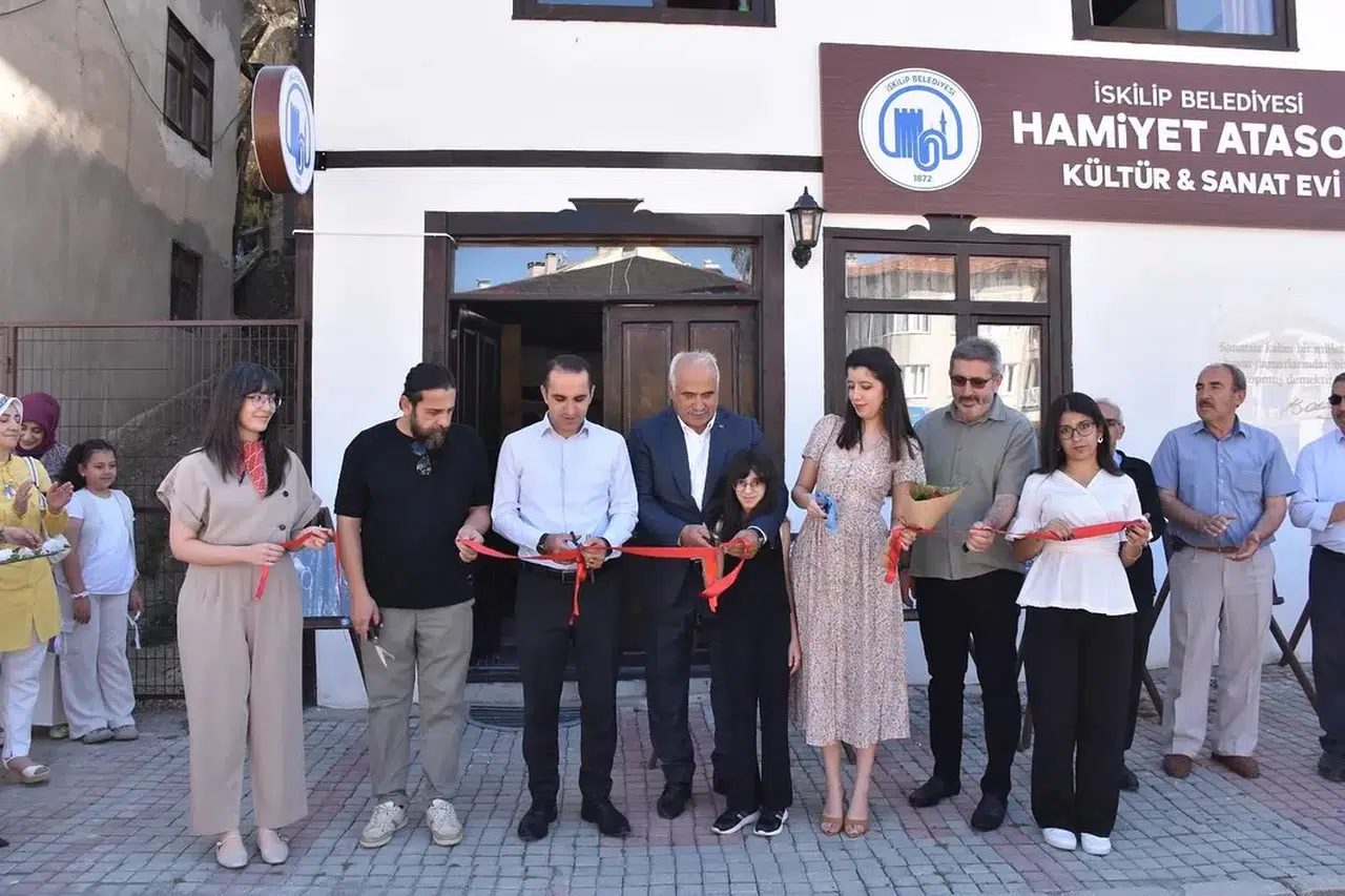 İskilip'te Ebru ve Fotoğraf Sergisi Açıldı