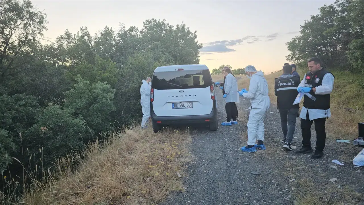 Bıçakla Öldürüp Gömmüşler!