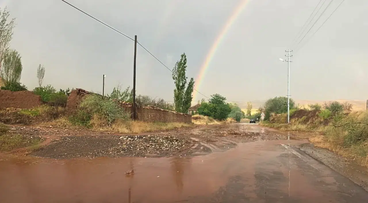 Sağanak Yağış Dört Dereyi Taşırdı