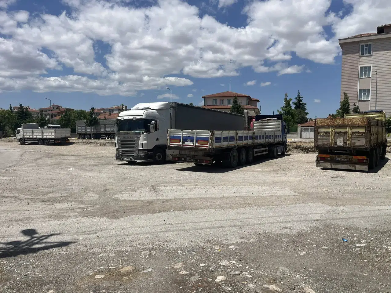 TIR ve Kamyonların Park Alanına Tepki
