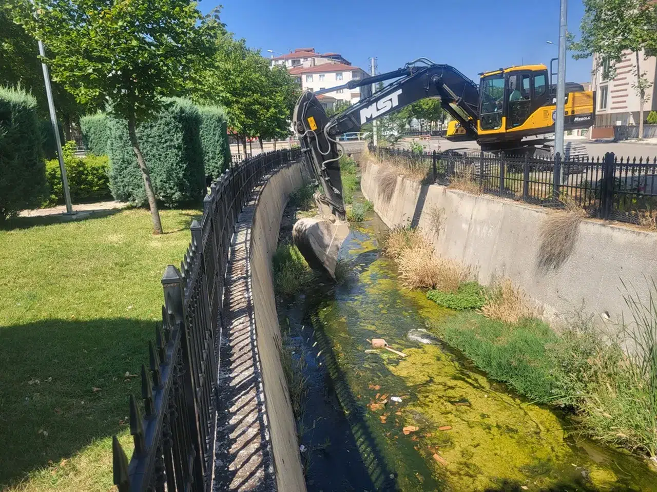 Derelerde Temizlik Çalışmaları Sürüyor