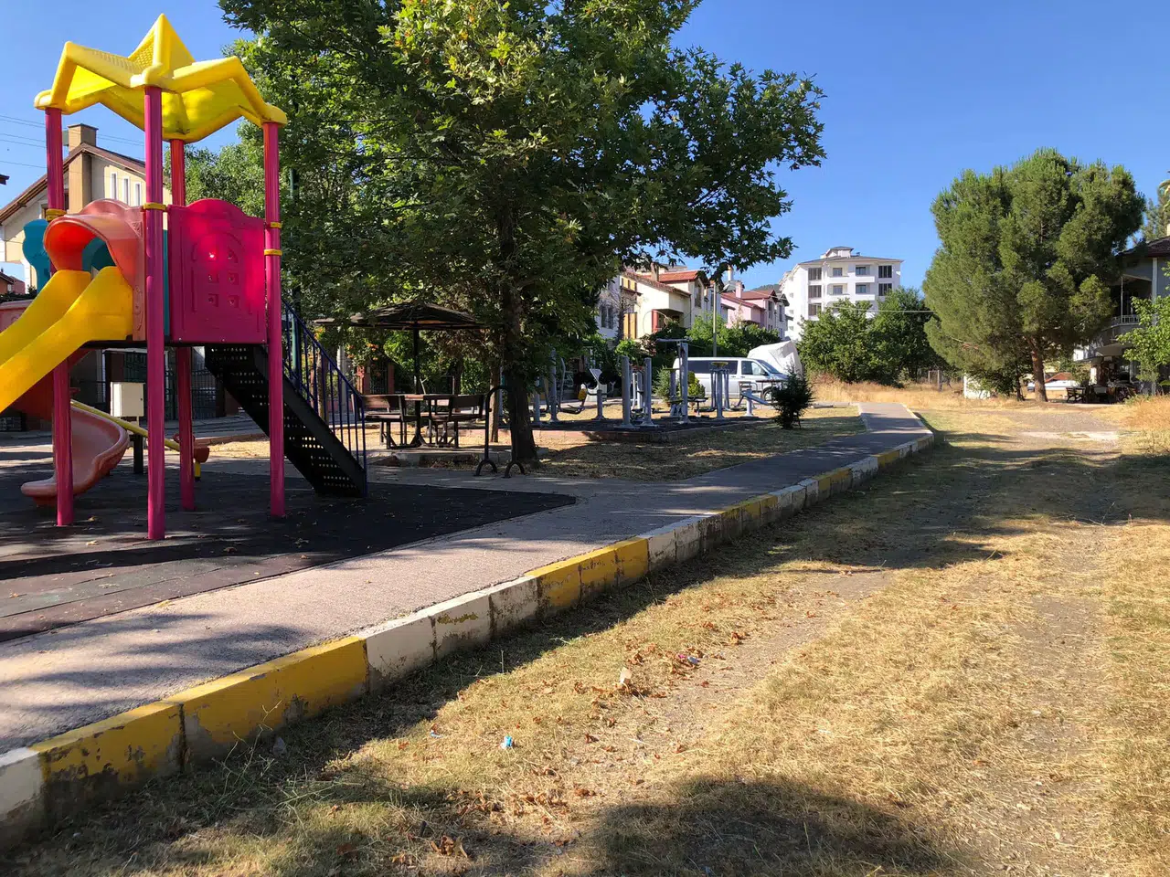 Osmancık'ta Park ve Yeşil Alanlarda Bakım Çalışmaları Devam Ediyor