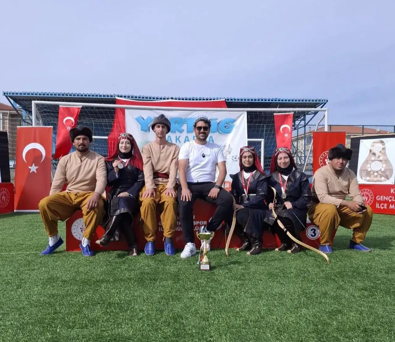 Ahlatcı, Geleneksel Türk Okçuluk Takımını Tebrik Etti