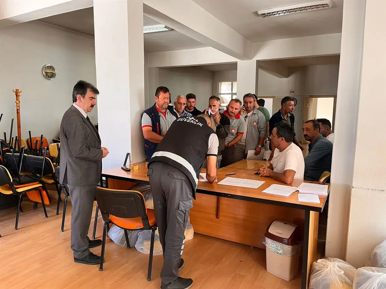Özel İdare’den İşçilerine Koruyucu Kıyafet