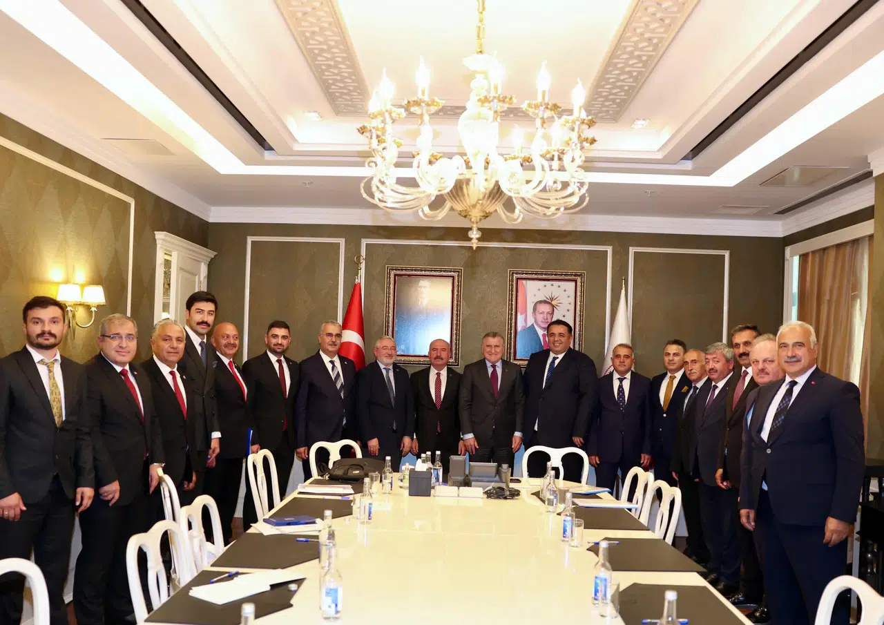 Bayat’a Yüzme Havuzu ve Yeni Salonlar Yapılacak