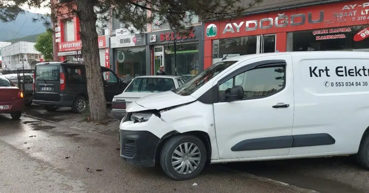 Karabük'te hafif ticari aracın çarptığı yaya yaralandı