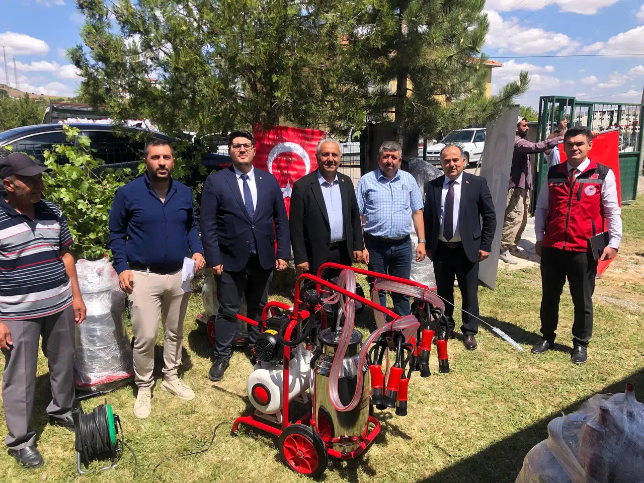 Boğazkale’de Çiftçilere Süt Sağım Makinesi Dağıtıldı