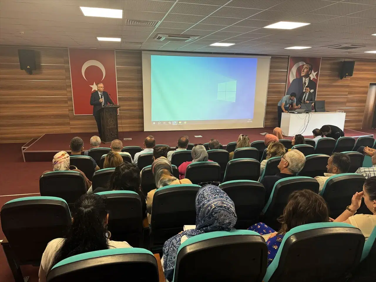 Kastamonu'da "15 Temmuz'un Gölgesinde Demokrasi ve Darbe İlişkisi" konferansı düzenlendi