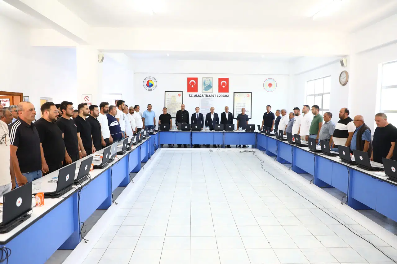 Alaca’da Vatandaşlara Aşure İkram Edildi