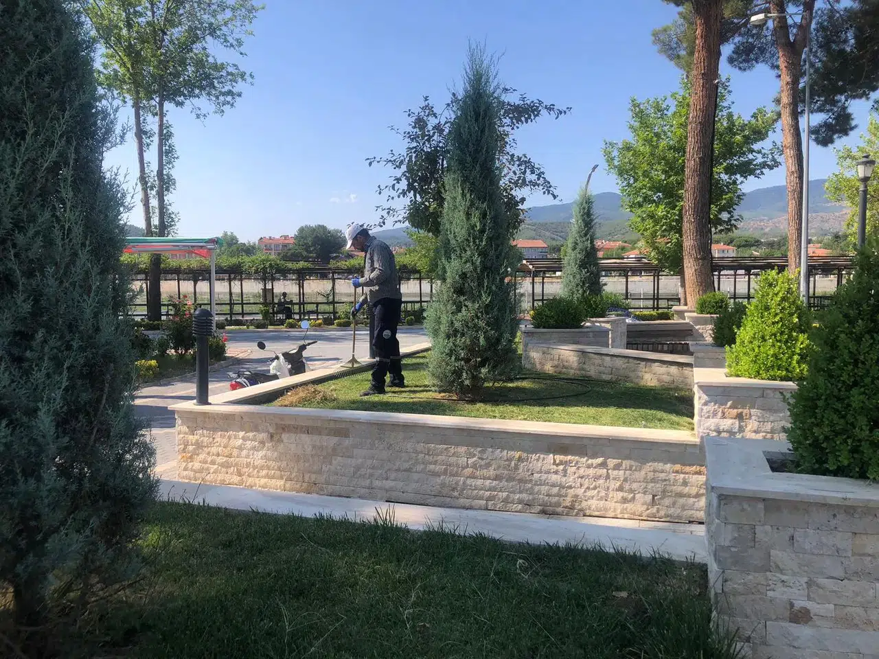Osmancık'ta Parklarda Bakım ve Onarım Çalışmaları Sürüyor
