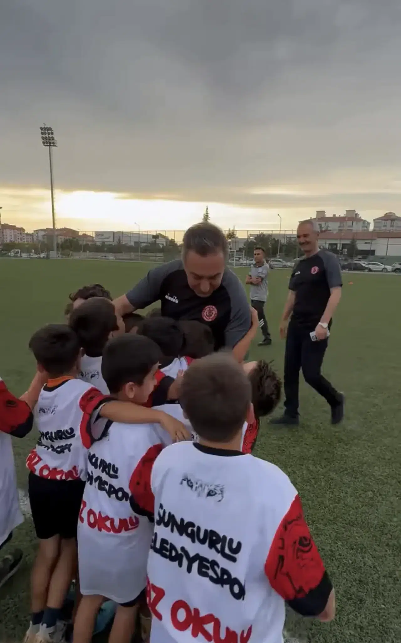 Dere, Yaz Spor Okullarındaki Genç Sporcuları Ziyaret Etti