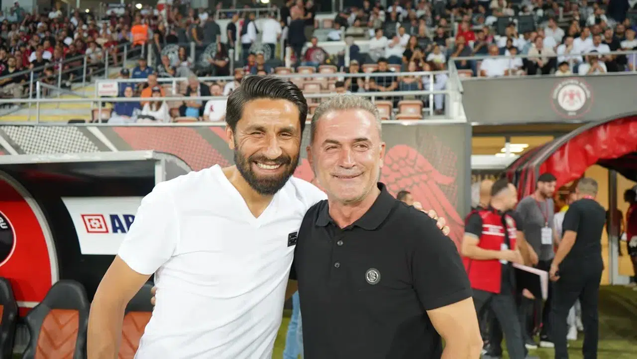 Hoca ve Öğrencisi Rakip Oldu