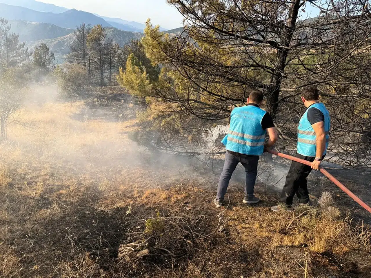 Ülkücü Gençler Yangın Söndürme Çalışmalarında