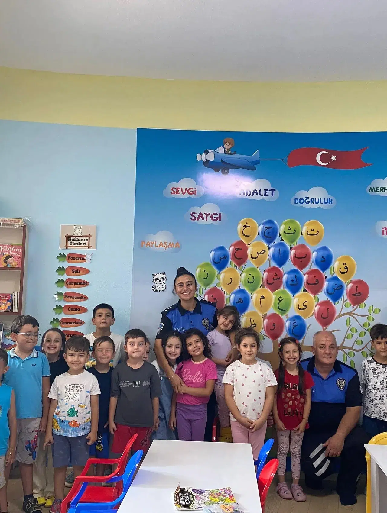 Bolu'da polisler yaz Kur'an kurslarında eğitim gören çocuklarla buluştu