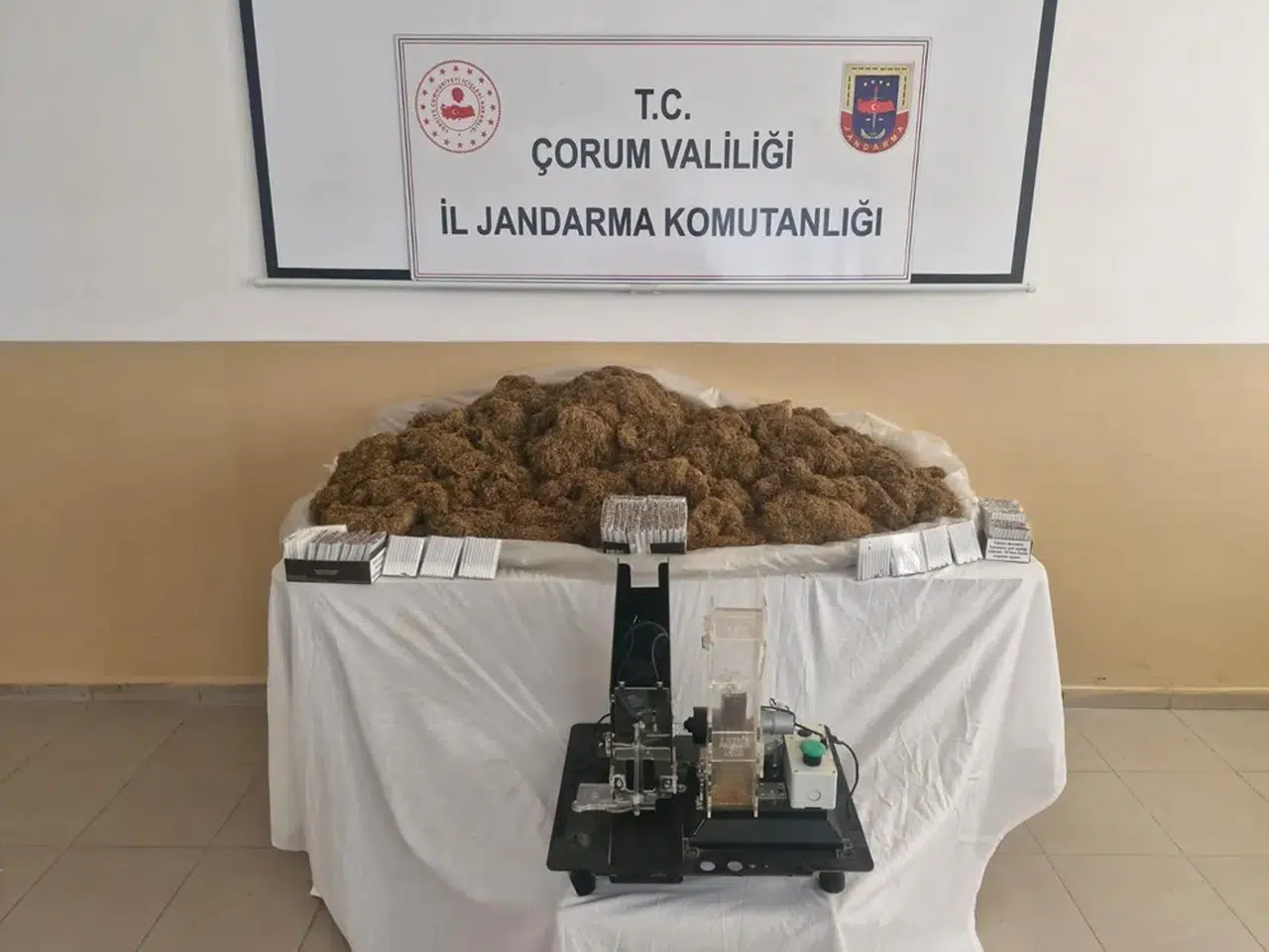 Binlerce Makaron Ele Geçirildi