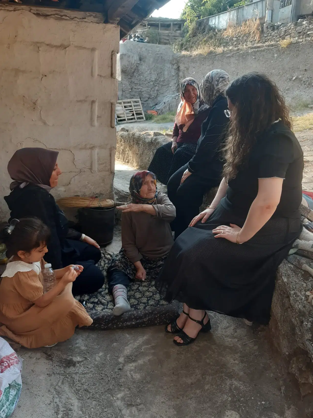Ulu Çınarlar ve Anneler Yalnız Bırakılmıyor