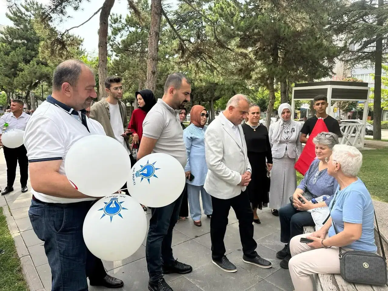 Tahtasız, AK Parti'nin Balon Dağıtmasına Tepki Gösterdi