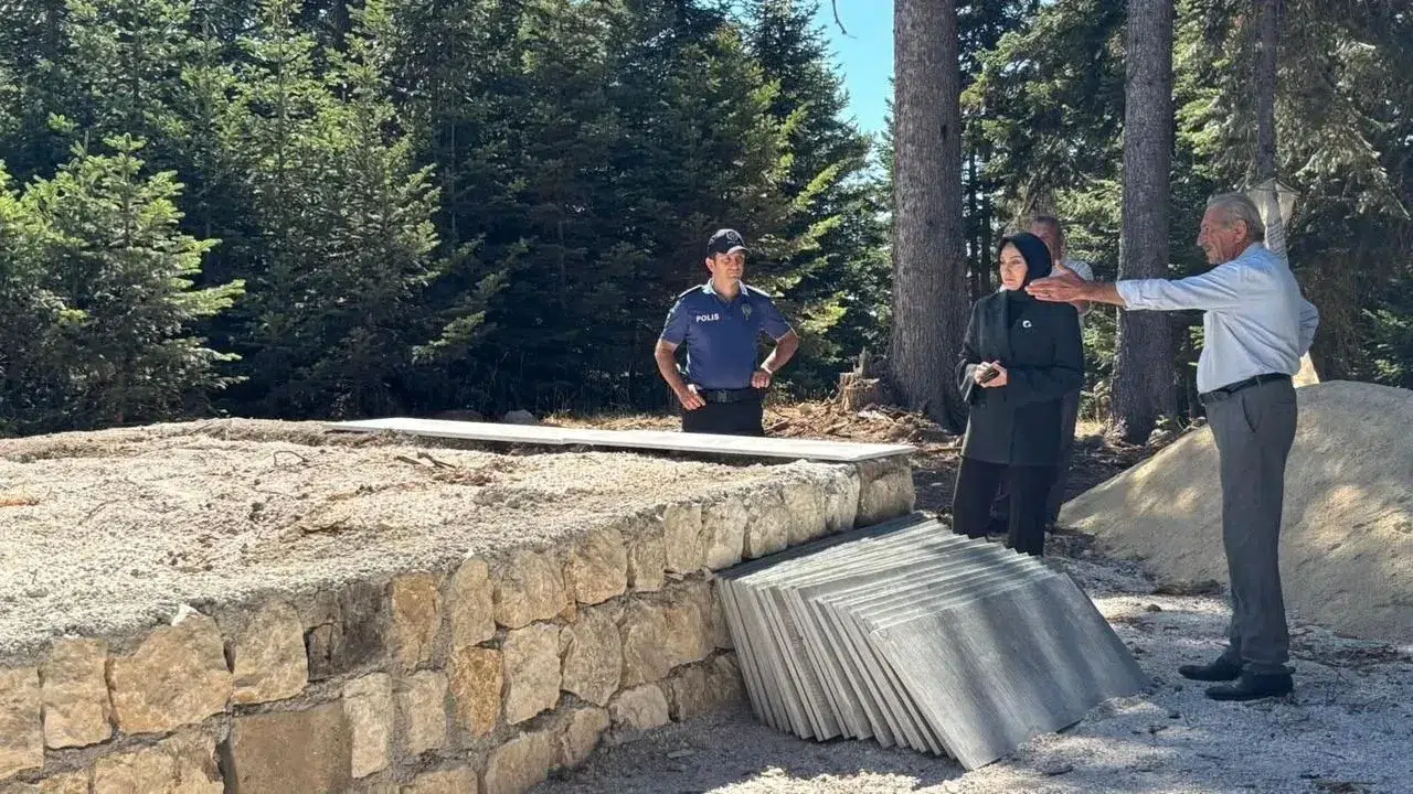 Ağlı Kaymakamı Büşra Çelebi, Alınca Gazi türbesini ziyaret etti
