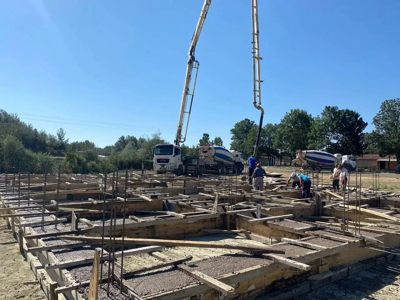 Osmancık'ta At Bakım Evi İnşaatında Beton Dökümüne Başlandı
