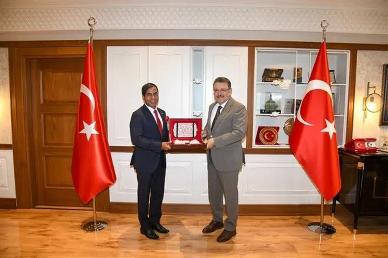 Bangladeş'in Ankara Büyükelçisi Haq, Trabzon Büyükşehir Belediyesi'ni ziyaret etti