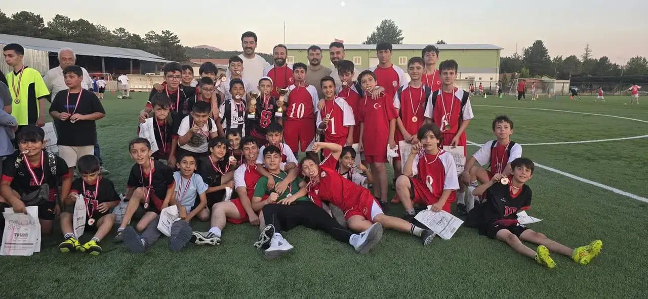 GSB Yaz Okulları Futbol Turnuvası'nda Şampiyonlar Belli Oldu