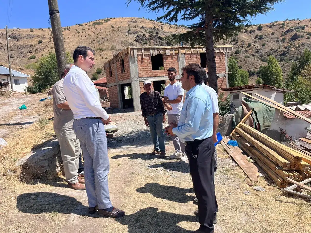 Köy Halkının Sorun ve Taleplerini Dinledi