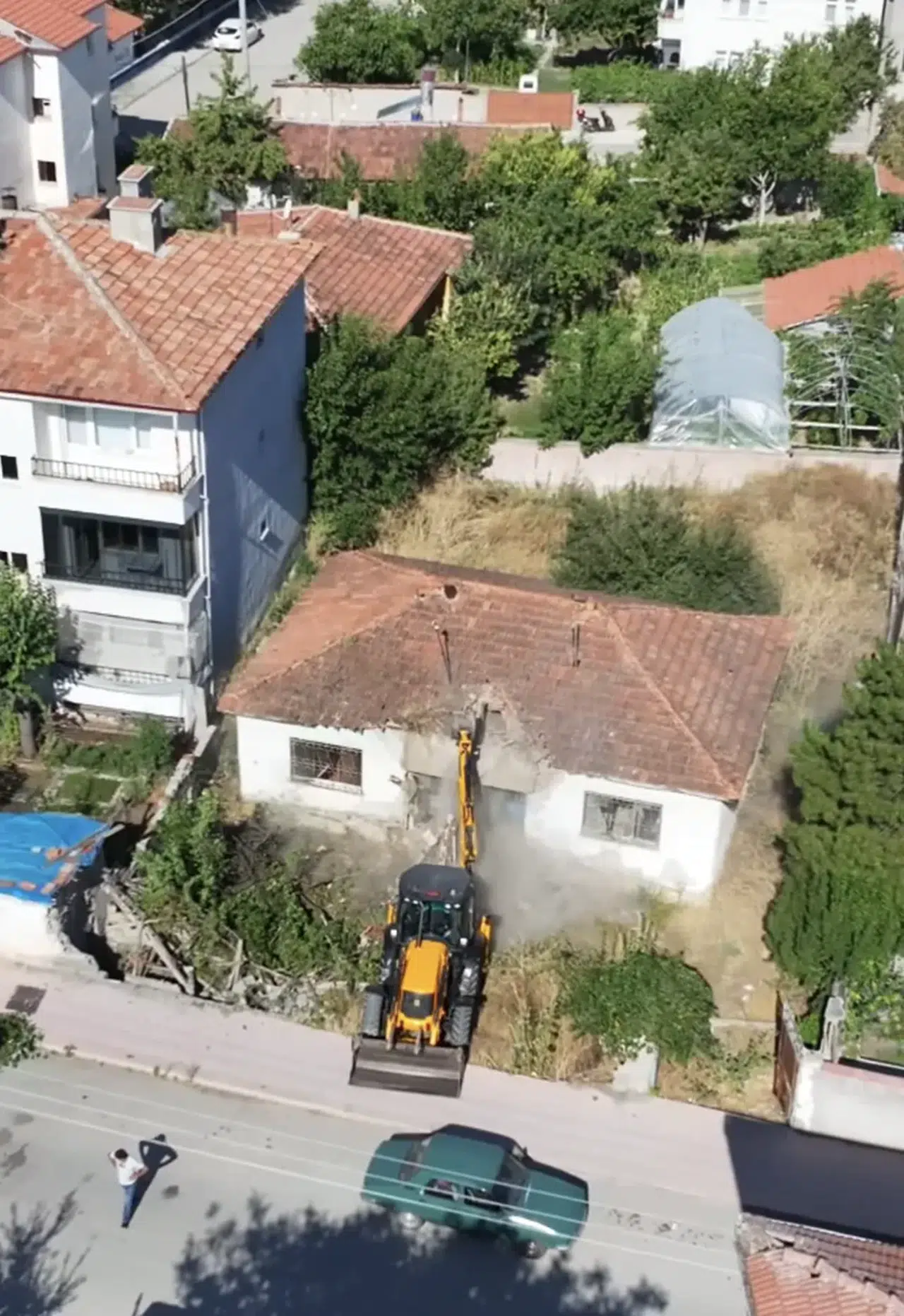 Alaca'da Tehlike Arz Eden Metruk Binalar Yıkılıyor