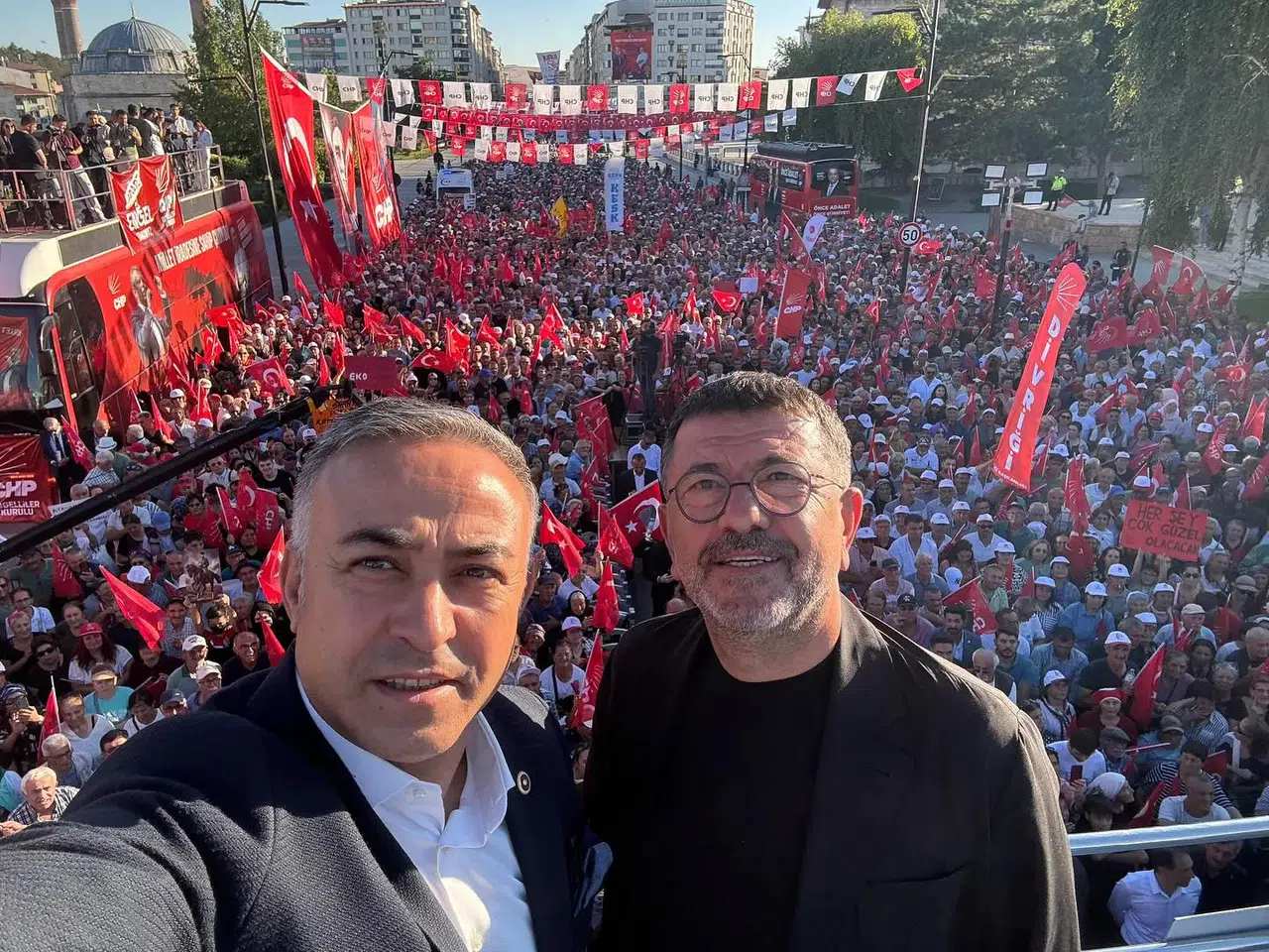 Tahtasız: Umut Bu Meydandadır